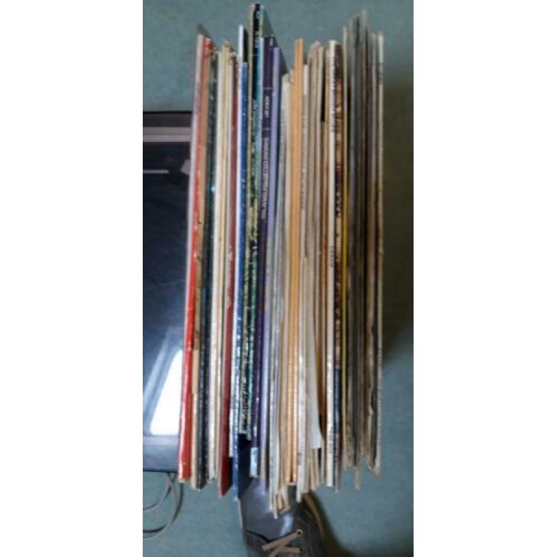 philips pick-up met ongeveer 20 diverse LP's