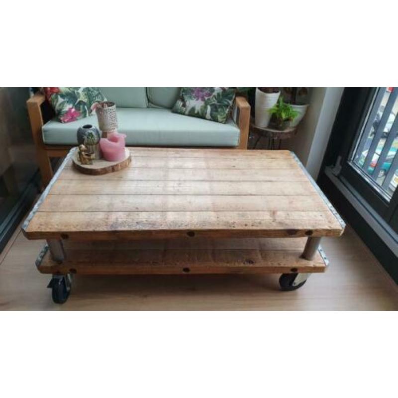 Unieke industriële salontafel van steenschotten