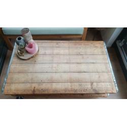 Unieke industriële salontafel van steenschotten