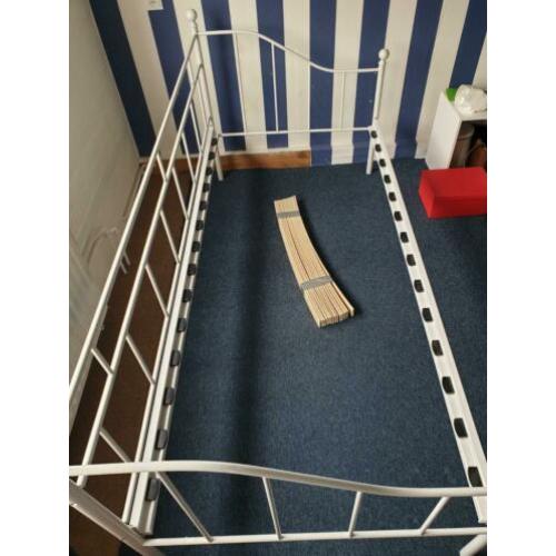 Een persoon bed/metaal