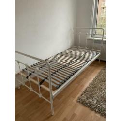 Nieuwe matras en bodem met bed 90x200