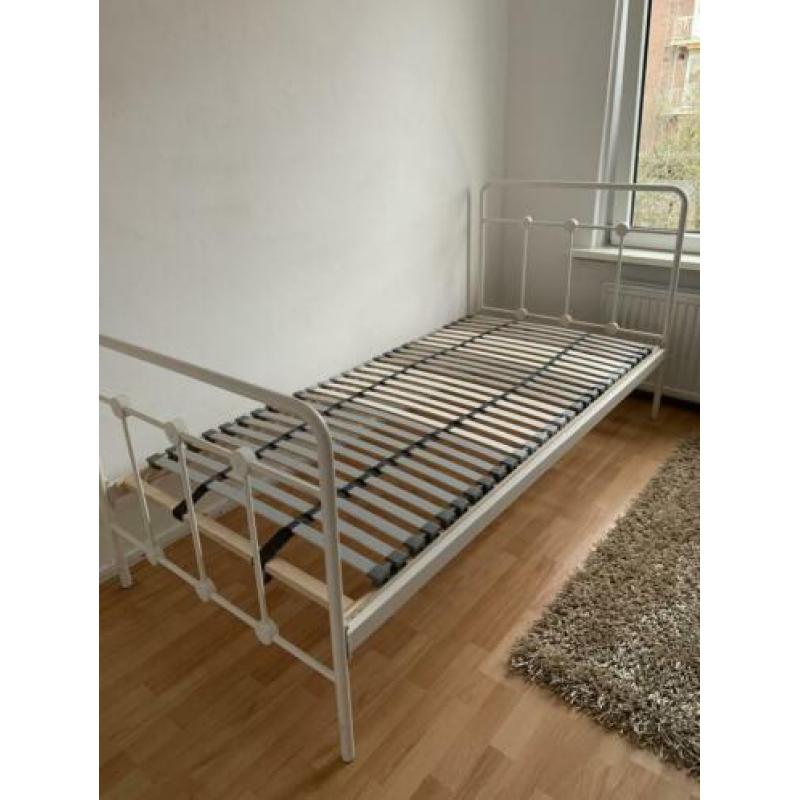 Nieuwe matras en bodem met bed 90x200