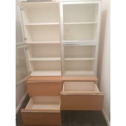 Kast met lades. (Voor boeken of hoe je het wilt gebruiken)