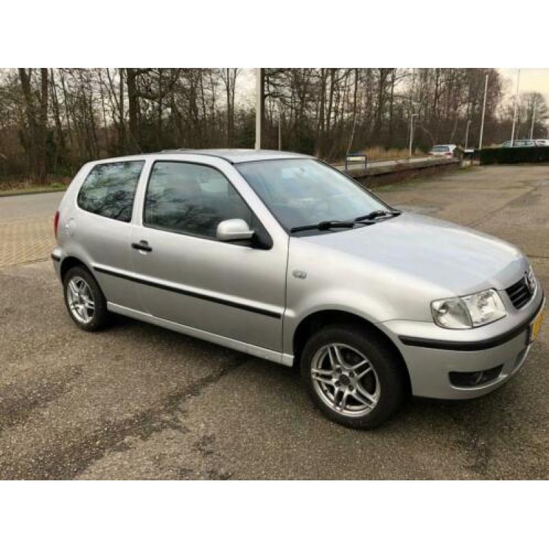 Volkswagen Polo 1.4 44KW 2001 Grijs