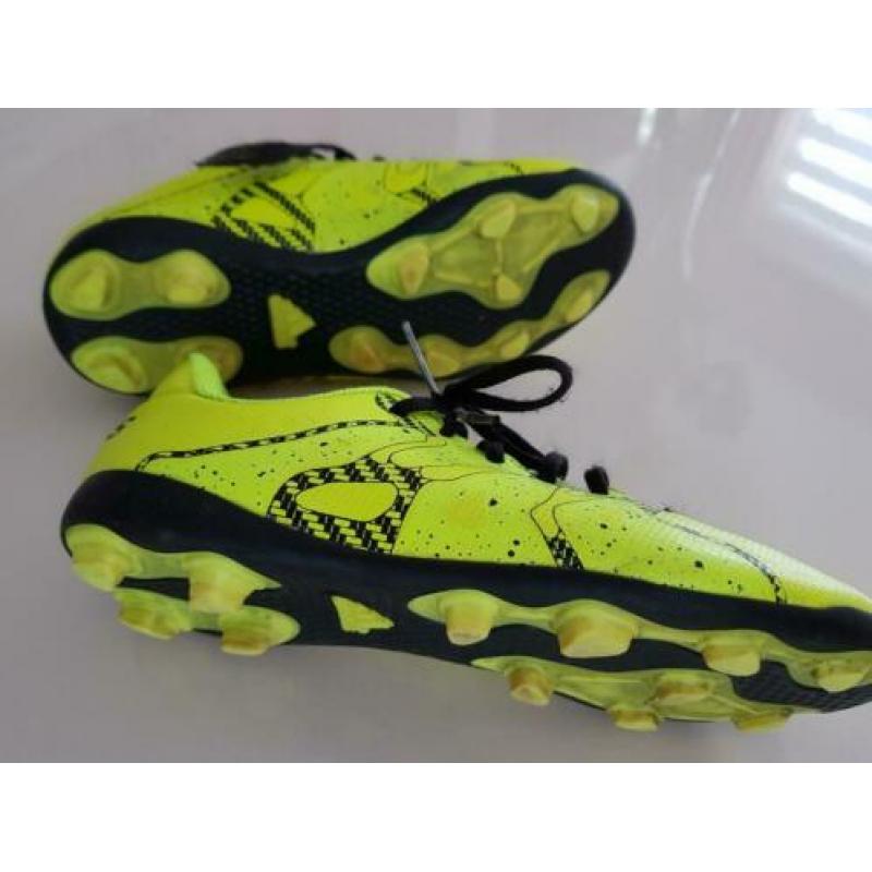 Adidas voetbalschoenen mt 33