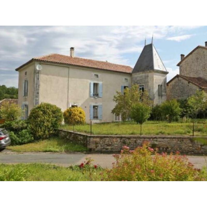 Huis vlakbij Mareuil Dordogne aan de rand van een dorpje.