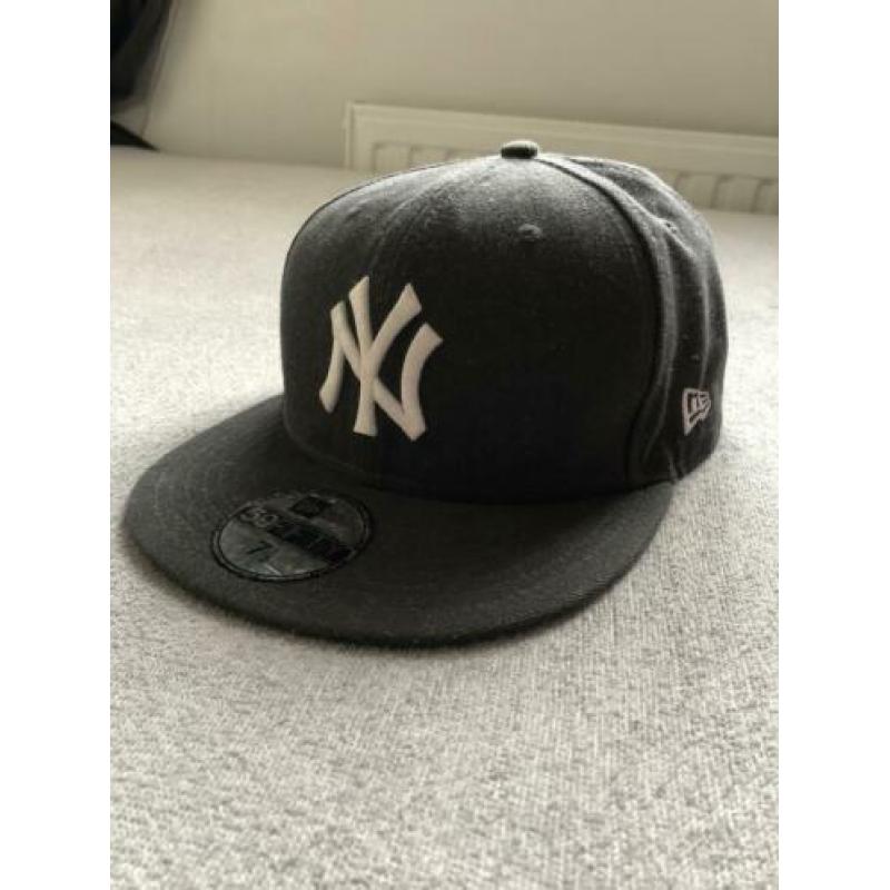 SALE: meerdere petten / snapbacks, o.a. new Era, Black Scale