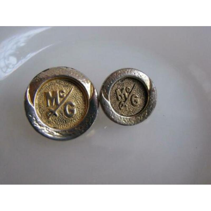 2 oude knopen met sabel - Mc G