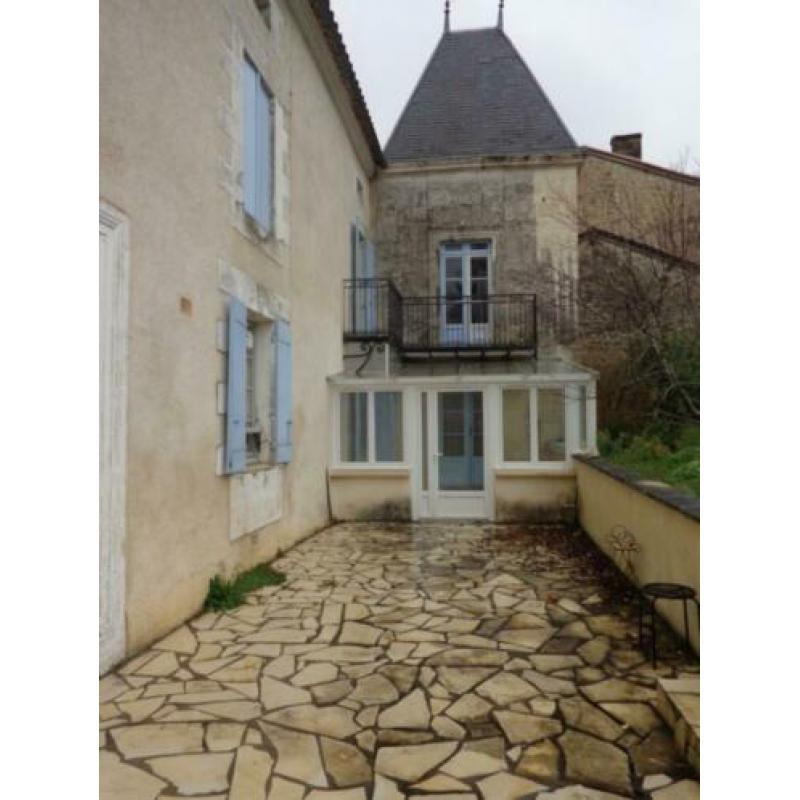 Huis vlakbij Mareuil Dordogne aan de rand van een dorpje.