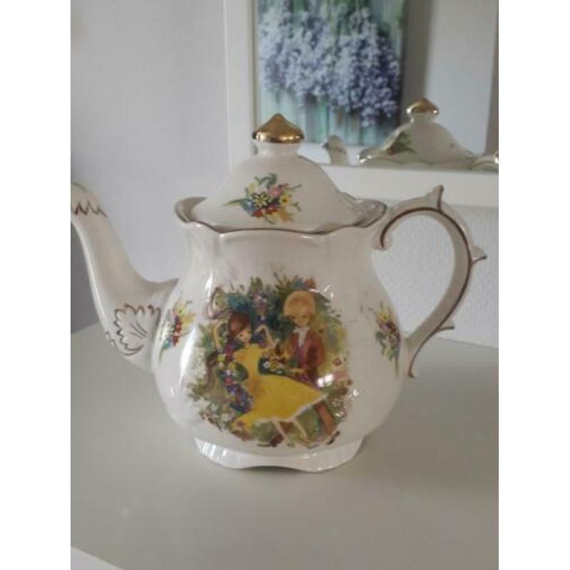 zeer oude theepot, Price Kensington England