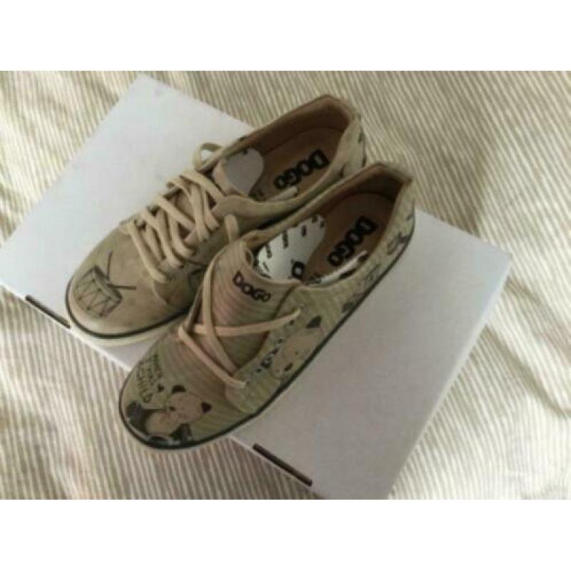 Spiksplinternieuwe DOGO sneakers, maat 39/40