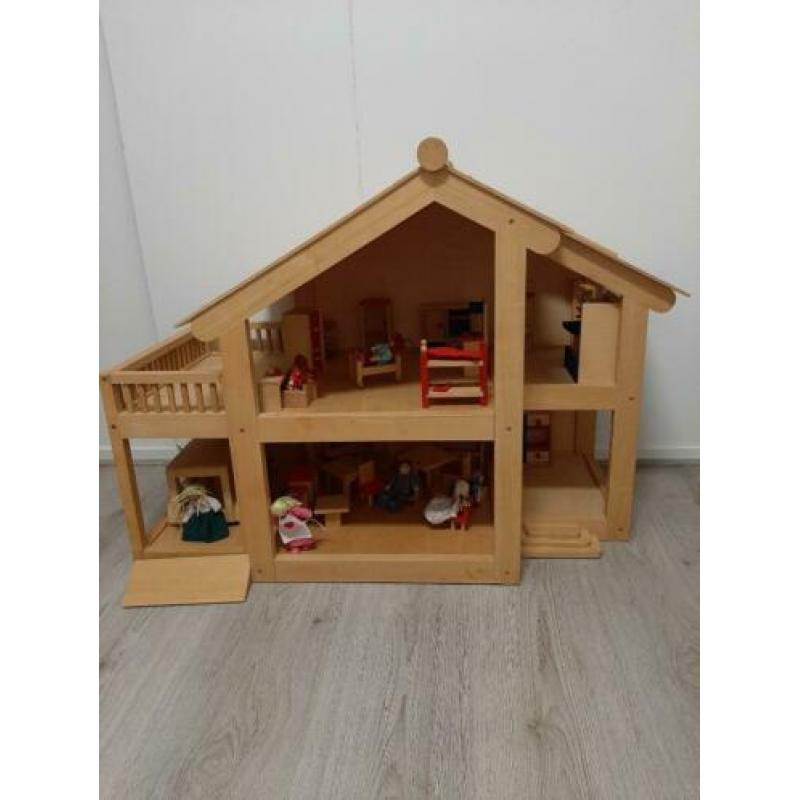 houten poppenhuis, compleet en prima conditie