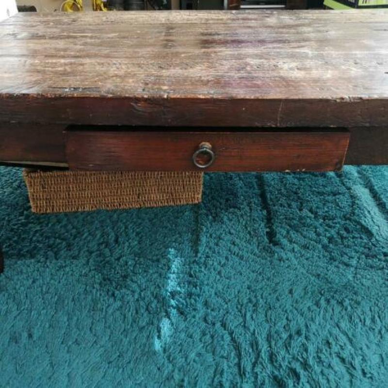 Robuuste koloniale salontafel