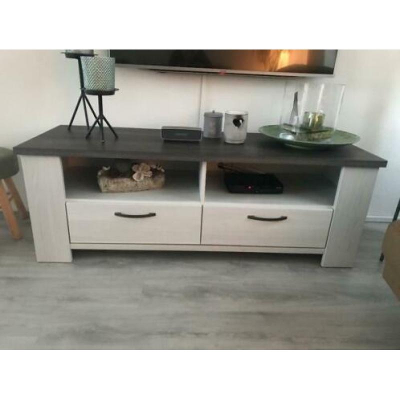 Vitrinekast + tv meubel