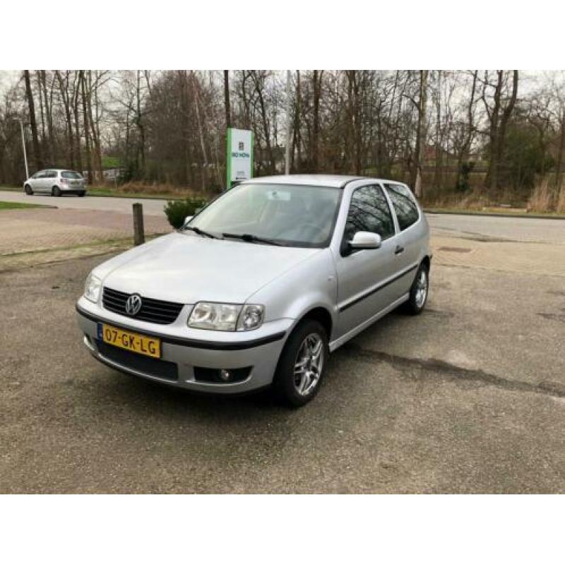 Volkswagen Polo 1.4 44KW 2001 Grijs