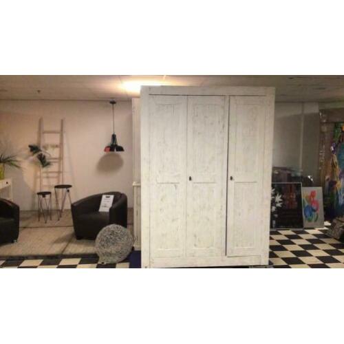 Massief houten linnenkast