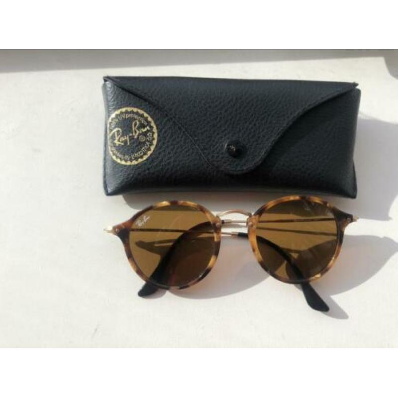 Ray-Ban Round Fleck bruin klassiek B-15