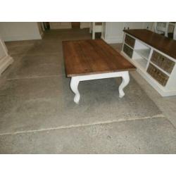 Mooie witte salontafel met teak blad