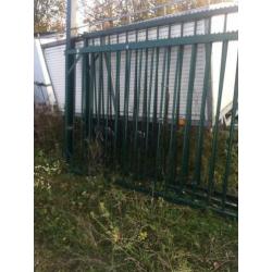 Dubbele spijlen draaipoort