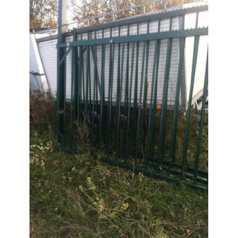 Dubbele spijlen draaipoort