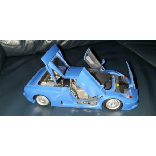 Maisto 1:18 Bugatti EB110 blauw