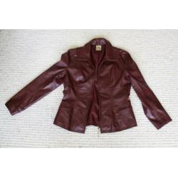 Mooie Bordeaux Rood Leather Look Jas (Maat 38)