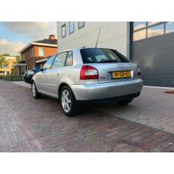 Audi A3 1.6 Attraction APK /airco / 5 drs / cruise control