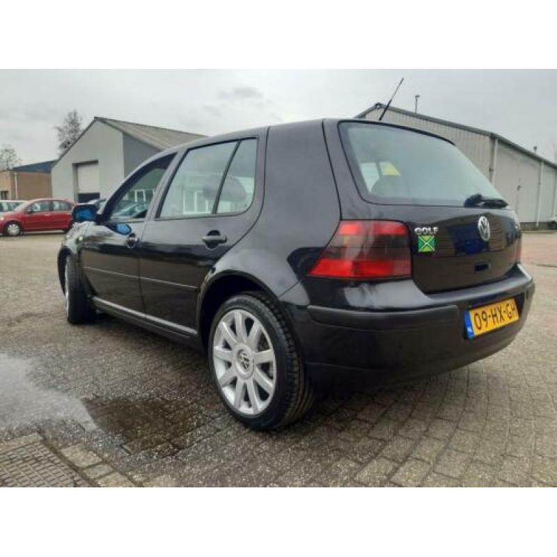 Volkswagen Golf 1.6 77KW 2002 Zwart 5Deurs Airco
