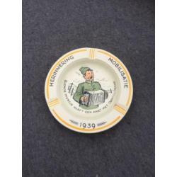Mobilisatie - souvenir 1939 asbak (1) 'Blonde Mientje'
