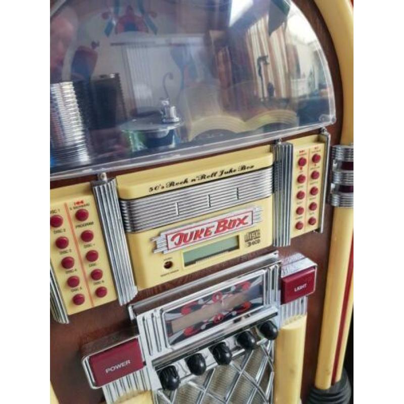 Juke box 30 jaar oud radio cd