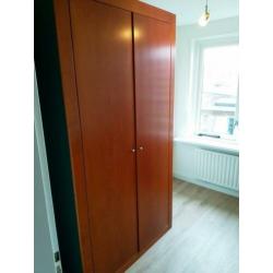 Kleding kast, kersen hout