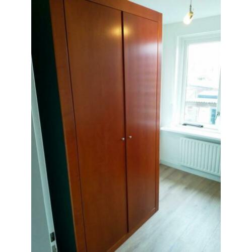 Kleding kast, kersen hout