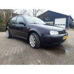 Volkswagen Golf 1.6 77KW 2002 Zwart 5Deurs Airco