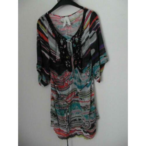 Vrolijk gekleurde blouse merk Summum maat L