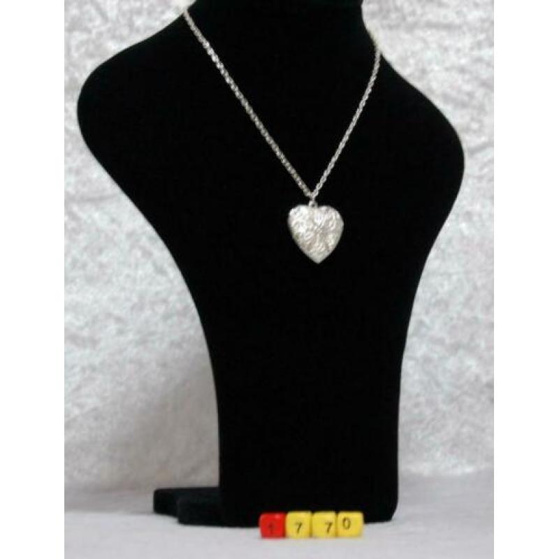 1770. Ketting met medaillon hart zilverkleur foto locket