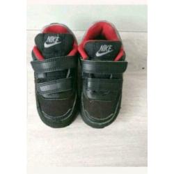 Nike schoenen maat 23.5