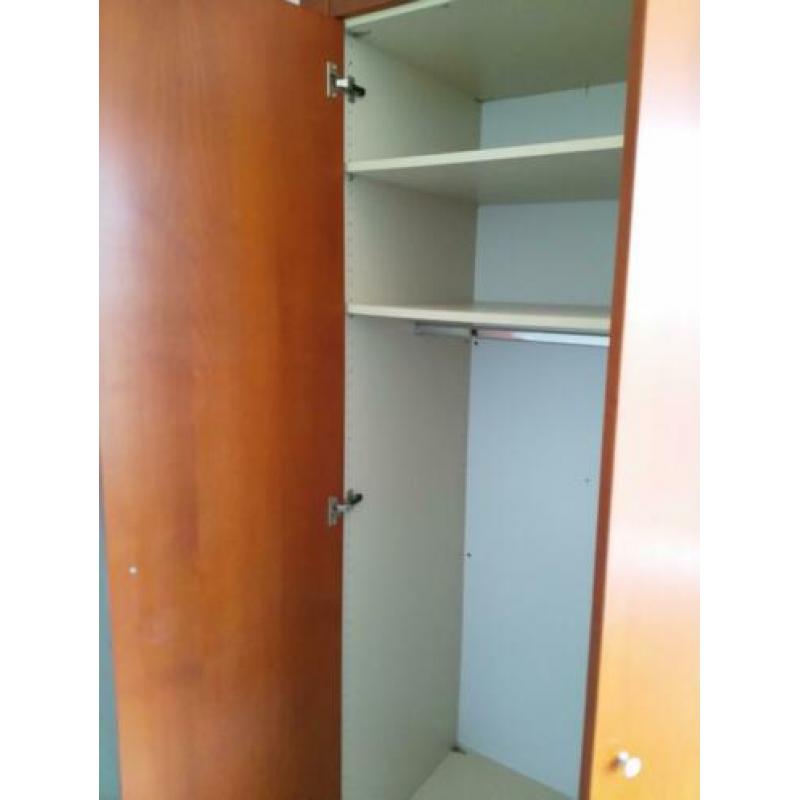 Kleding kast, kersen hout