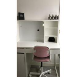 Bureau wit met stoel en kast
