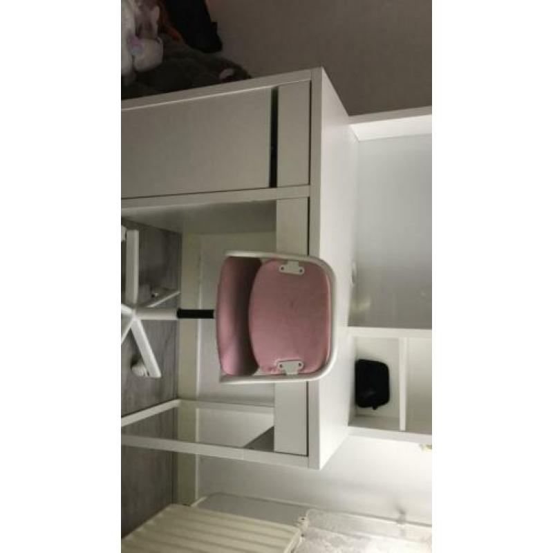 Bureau wit met stoel en kast