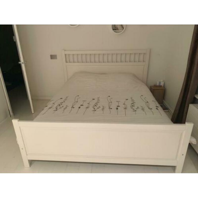 Mooi (zeer net) roomwit tweepersoonsbed (200x180cm)
