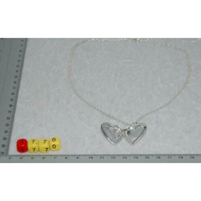 1770. Ketting met medaillon hart zilverkleur foto locket