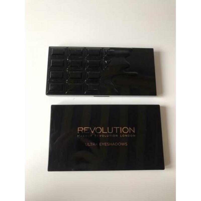 REVOLUTION oogschaduw