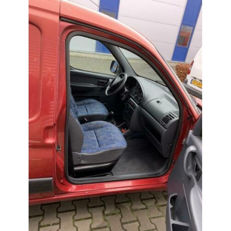 Peugeot Partner rijd perfect! lage km stand diesel