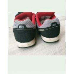 Nike schoenen maat 23.5