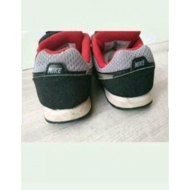 Nike schoenen maat 23.5