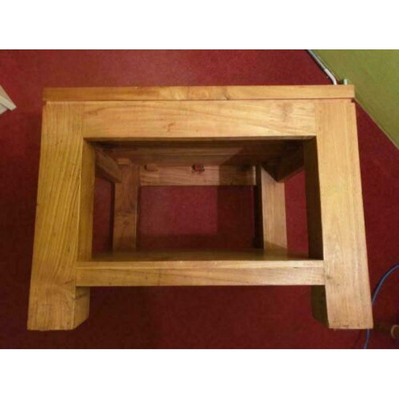 salontafel taek 60x60 cm hoogte 45 cm massief