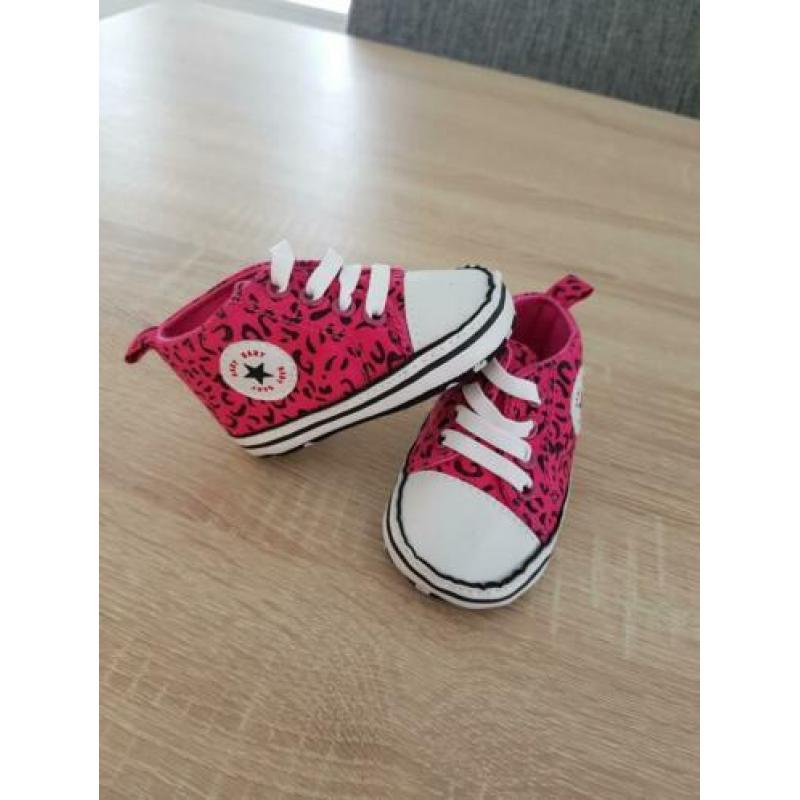 Nieuw!! Super gave roze luipaard baby gympen!! Maat 17/18!!