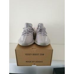 Yeezy Boost 350 V2 Tail Light Maat EU 44