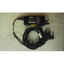 1 toetsenbord draadllos / laptop voeding / 2 x 3com swichts