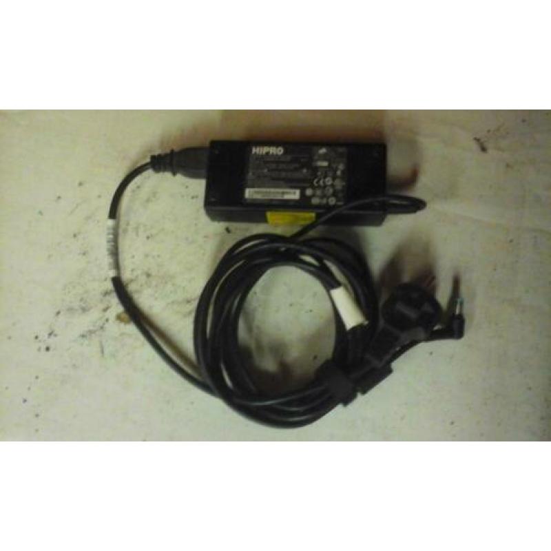 1 toetsenbord draadllos / laptop voeding / 2 x 3com swichts
